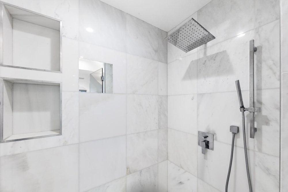 Фото Monmouth Beach 4br Villa on the Water