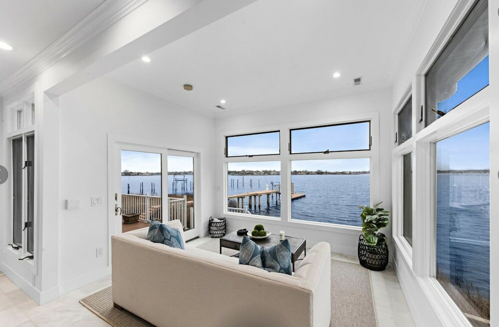 Фото Monmouth Beach 4br Villa on the Water