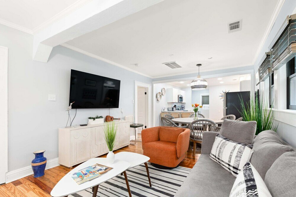 Фото Ebb and Flow Apartment House