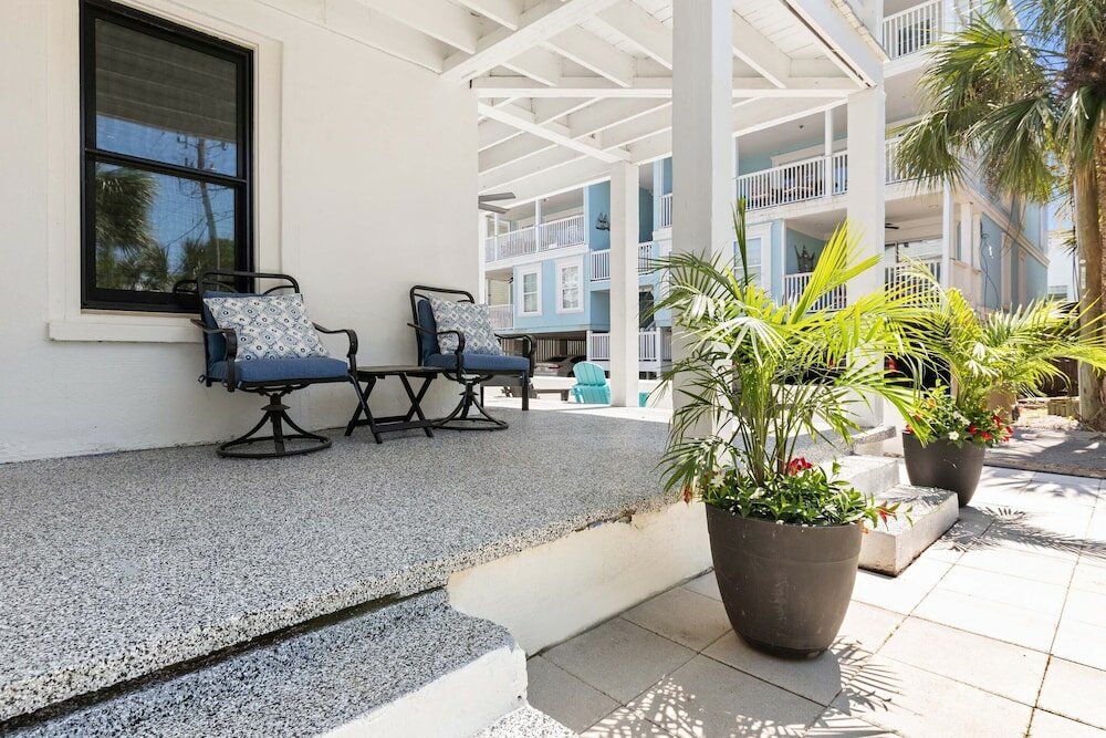 Фото Ebb and Flow Apartment House