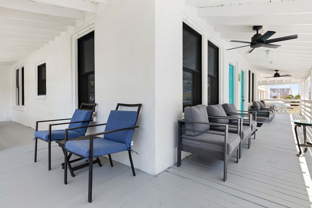 Фото Ebb and Flow Apartment House