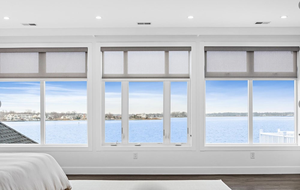 Фото Monmouth Beach 4br Villa on the Water