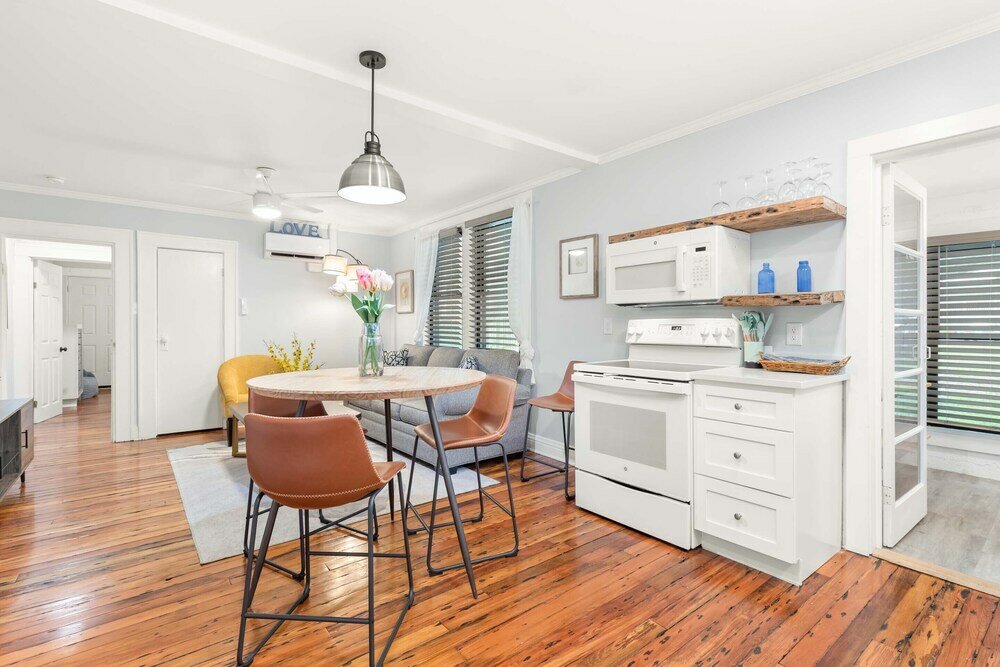 Фото Ebb and Flow Apartment House