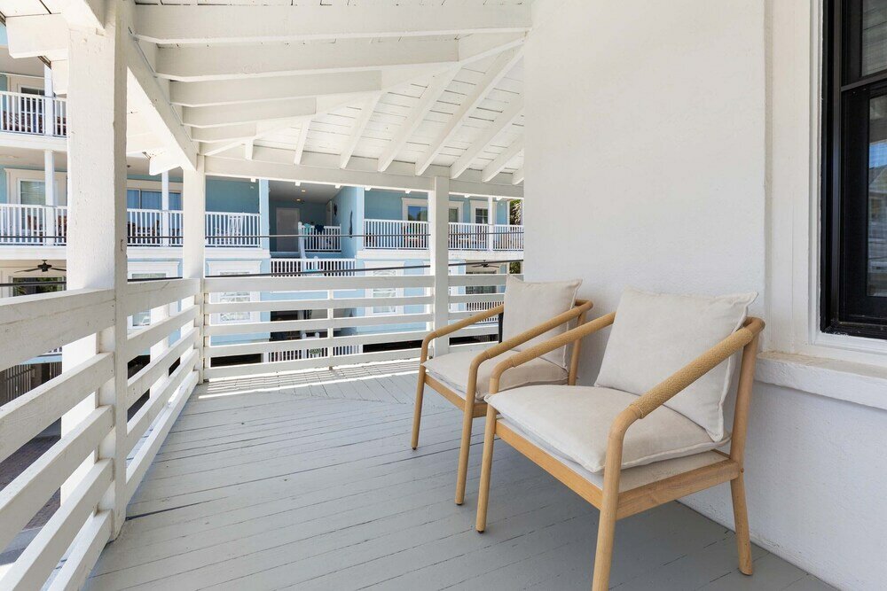 Фото Ebb and Flow Apartment House