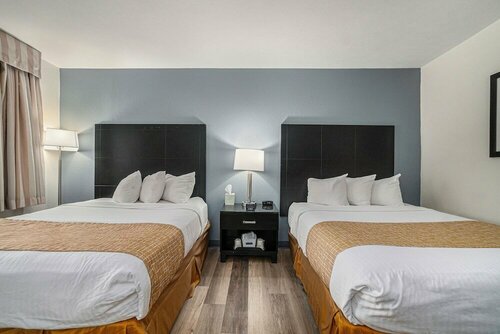 Гостиница Travelodge by Wyndham Traverse City Mi в Траверс-Сити