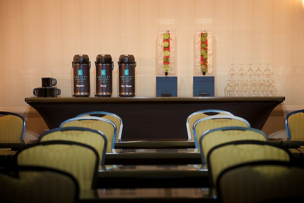 Фото Embassy Suites by Hilton Portland Washington Square