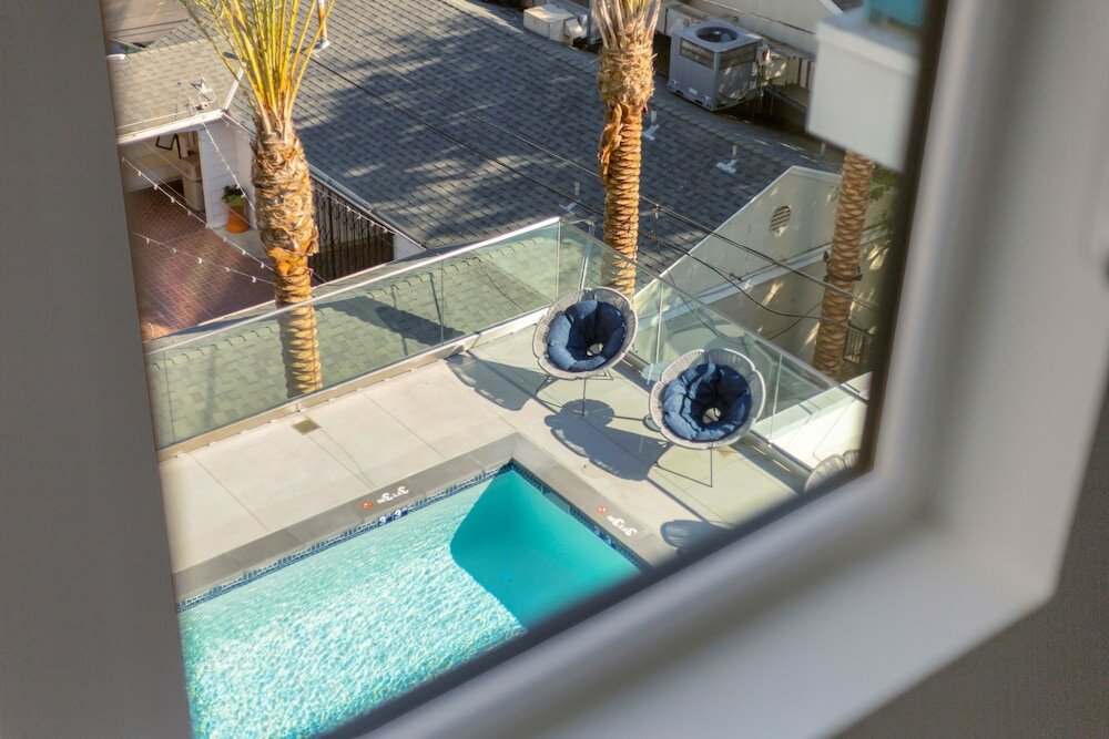 Фото Luxury Apartment in Hollywood