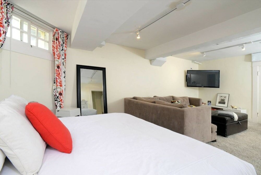 Фото Lux Suites in the Heart of Santa Monica