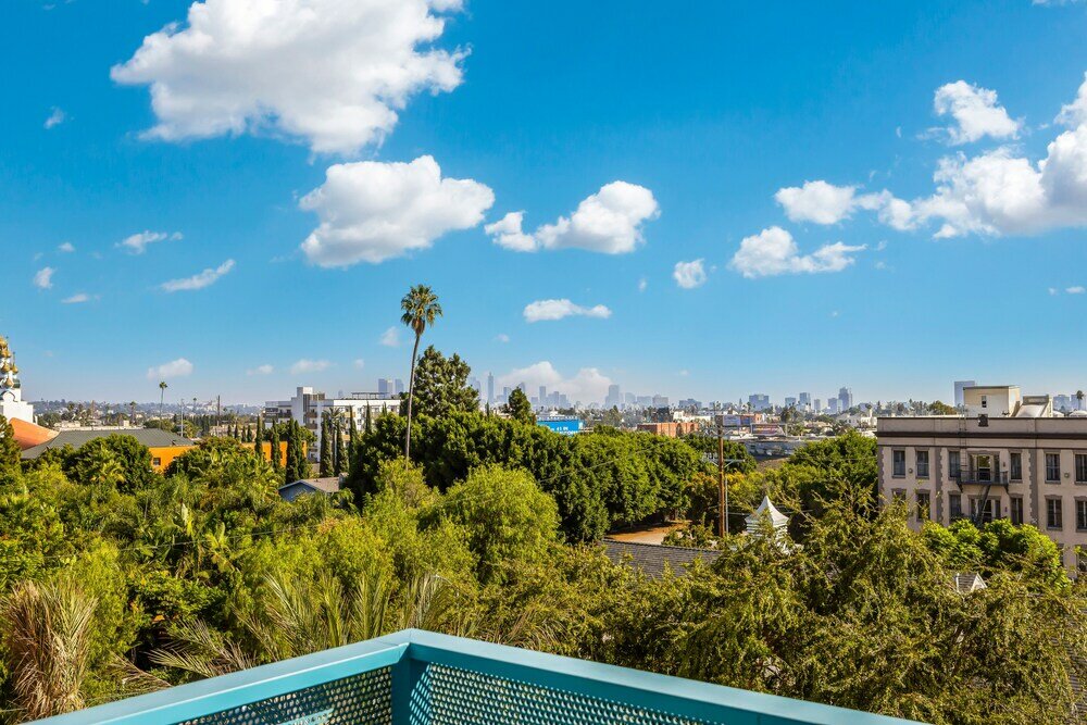 Фото Luxury Apartment in Hollywood