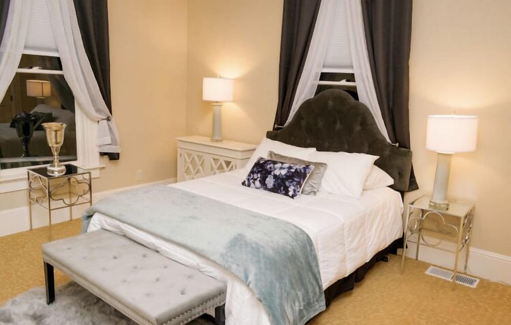 Фото River Rd. Mansion