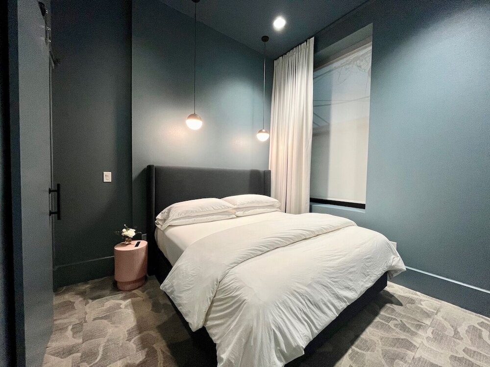 Фото The Thomas Hotel