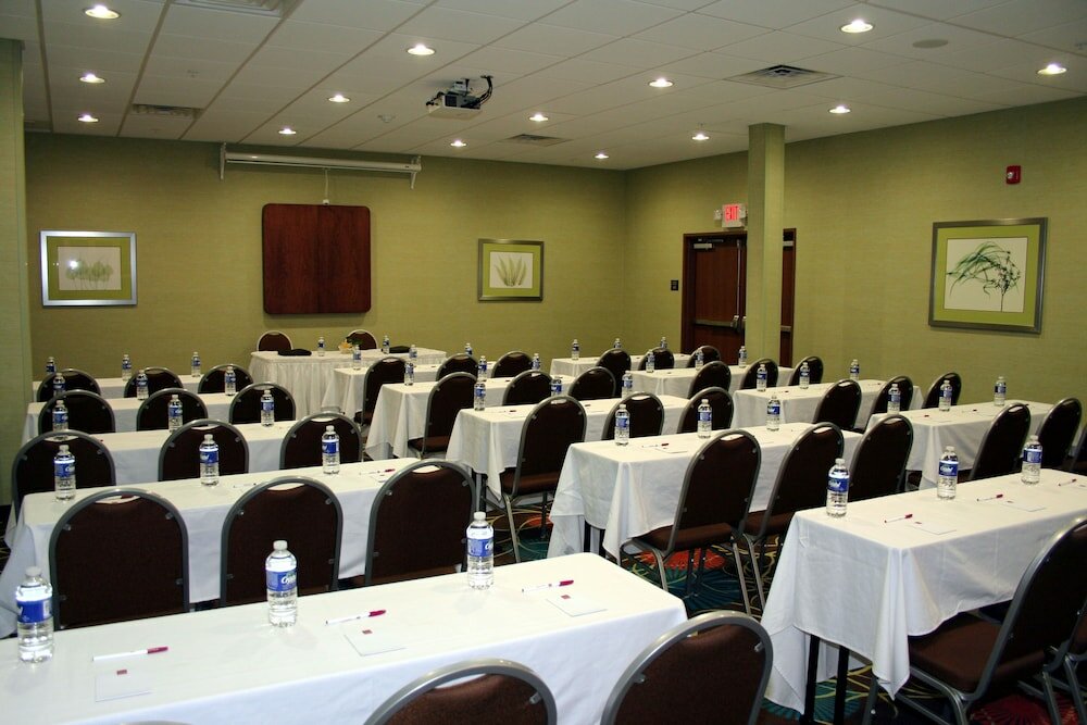 Фото Comfort Suites At Fairgrounds - Casino