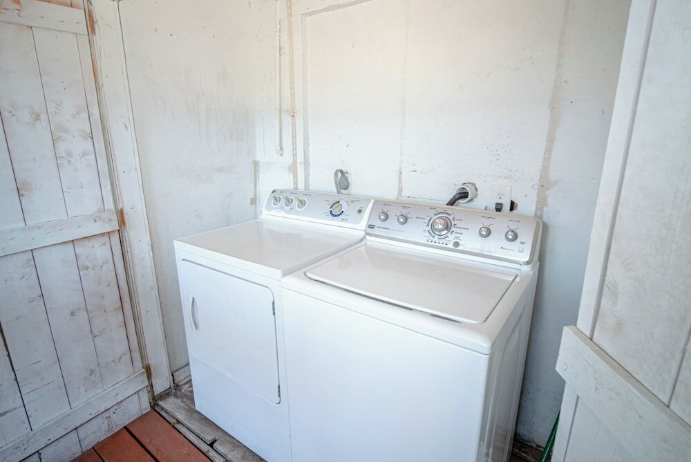 Фото 3 Br/1 Ba Remodeled Home Near Downtown