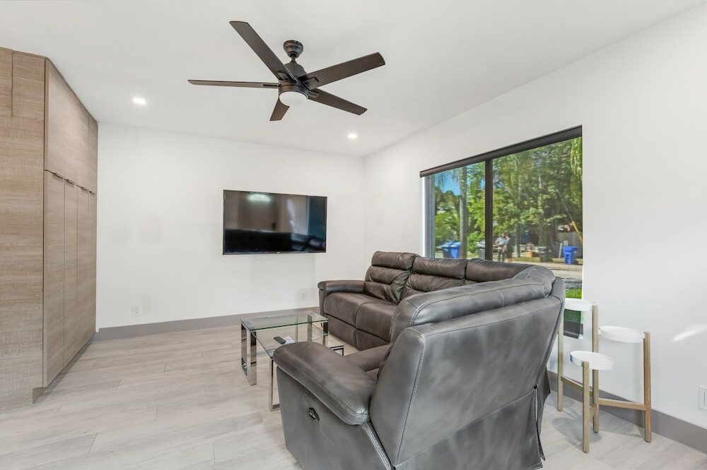 Фото Lauderdale 1 Bedroom Lux by Opus