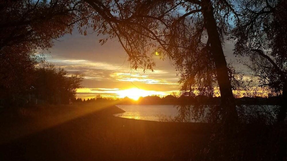 Фото Couples Retreat With Hot Tub, Sauna and Steam Room