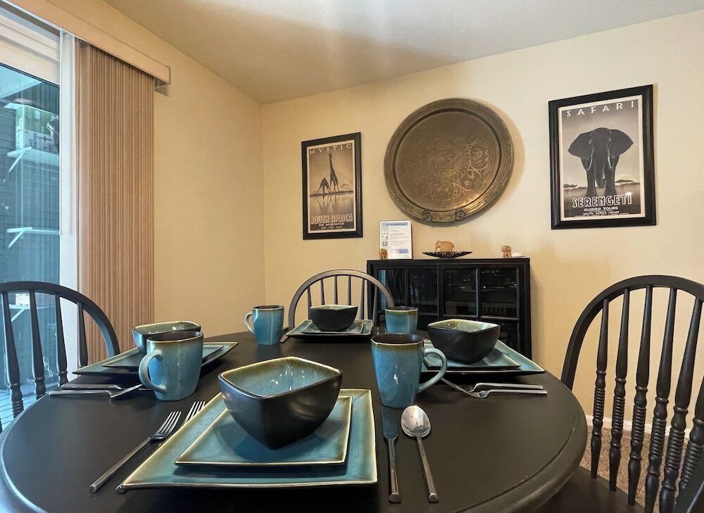 Фото Couples Retreat With Hot Tub, Sauna and Steam Room