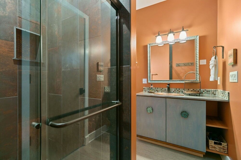 Фото Newly Constructed Eco-friendly Home - Remarkable Views!