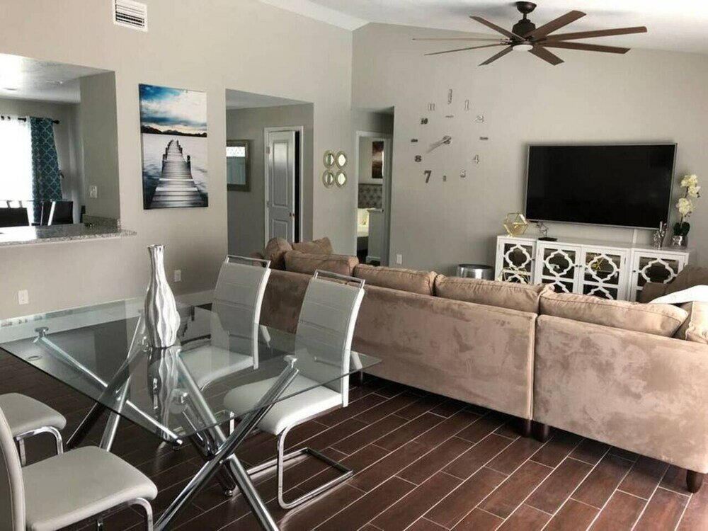 Фото Parsley · New! Luxury, Near Disney & Universal. Sleep 9