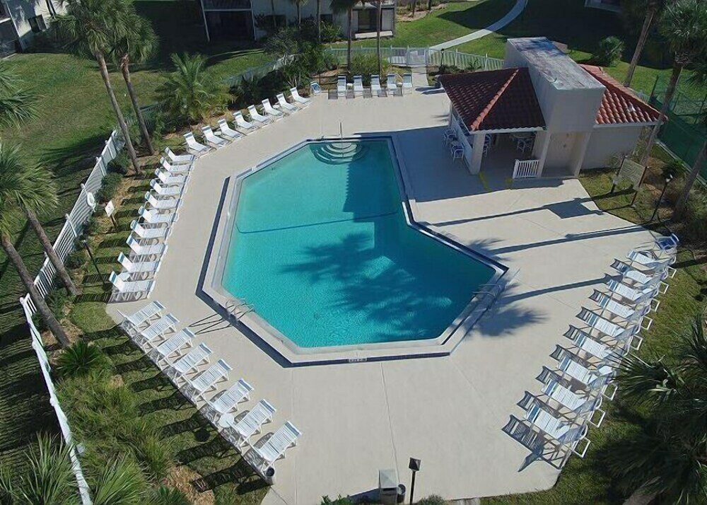 Фото Pet Friendly, 2 Bedroom, 2 Bath - Ocean Village Club P19