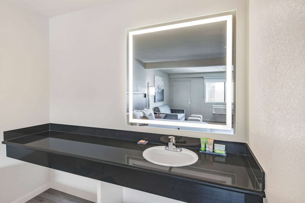 Фото Wyndham Garden San Diego Near SeaWorld