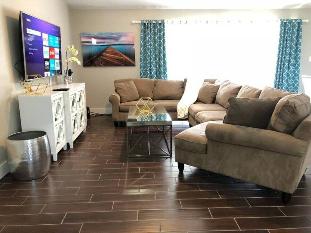 Фото Parsley · New! Luxury, Near Disney & Universal. Sleep 9