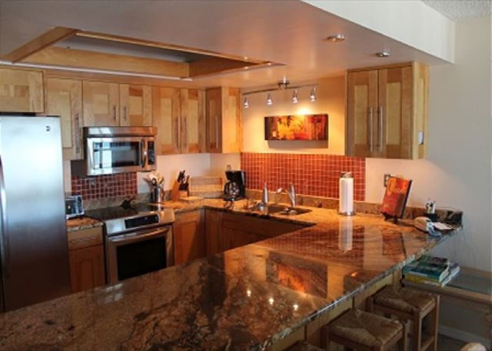 Фото 3 Bedroom Oceanfront Luxury Condo - Sand Dollar III, 404