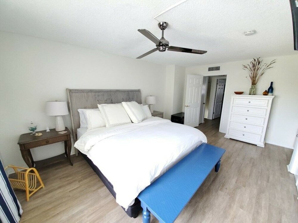 Фото Ocean View 2 Bed, 2 Bath, Steps to the Beach - Spanish Trace 240