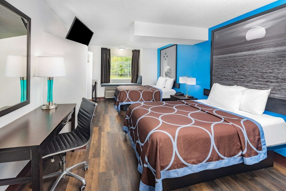 Фото Super 8 by Wyndham Pensacola