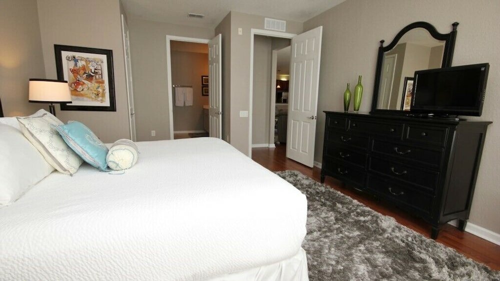 Фото 10-106 2 Bedroom Condo