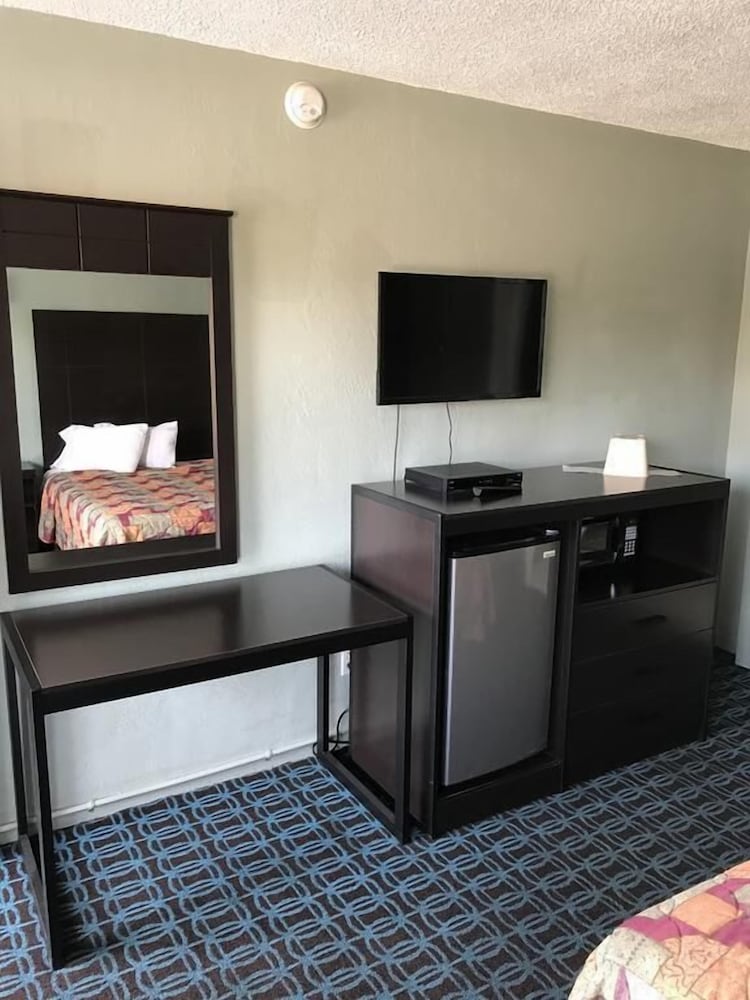 Фото Economy Inn