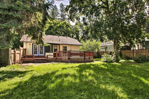 Гостиница Peaceful Family Home w Deck: 3 Mi to Dtwn Spokane в Спокане