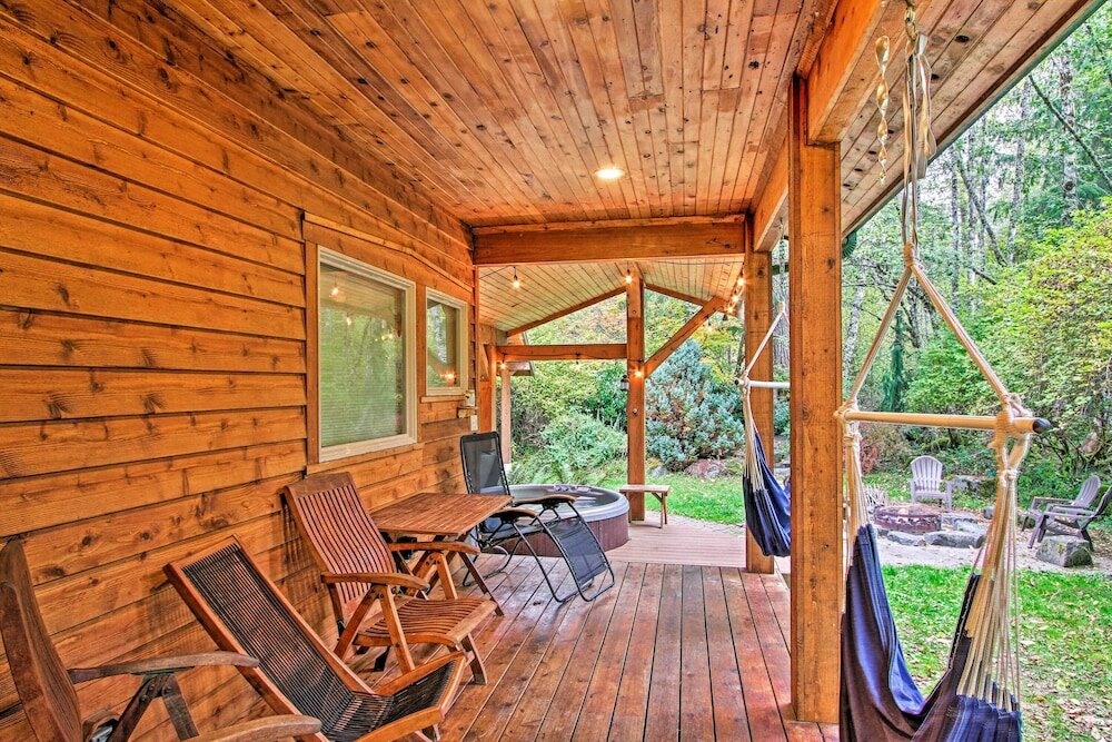 Фото Cabin + Studio: 5 Mi to Mt Rainier Nat'l Park