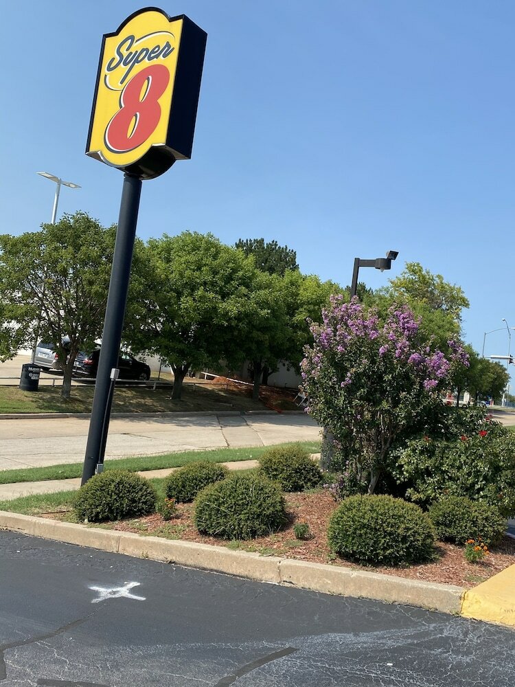Фото Super 8 by Wyndham Midwest City Ok