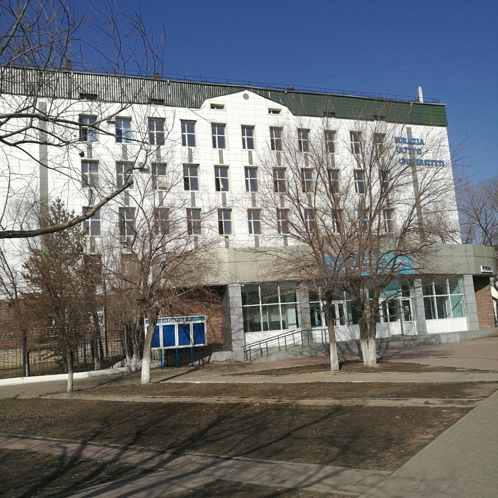 Азиялық қыздар трусикаларын көрсетеді