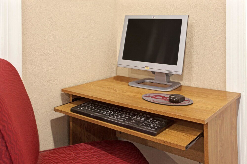 Фото Super 8 by Wyndham Pearl/Jackson/East