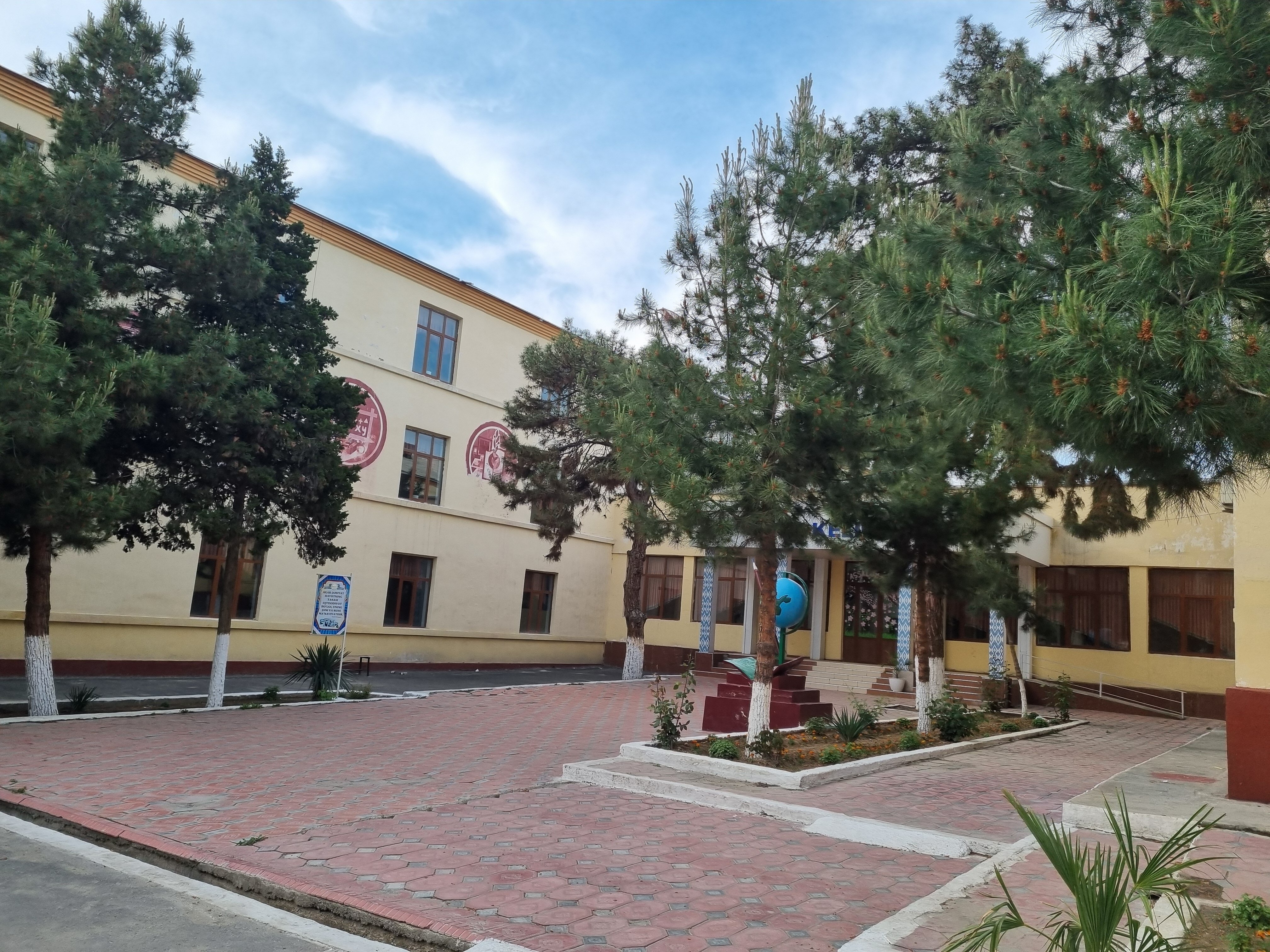 Politsiyachi ayollar ahmoqni jazolaydi