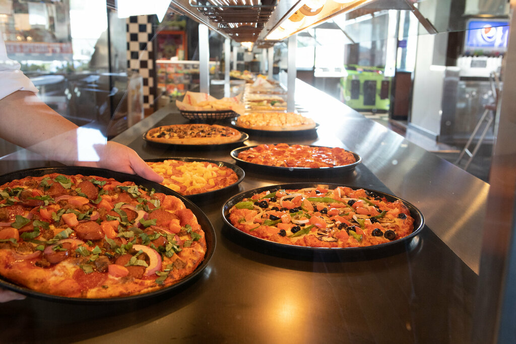 Pizzeria Shakey' S Pizza Parlor, Dubai, photo