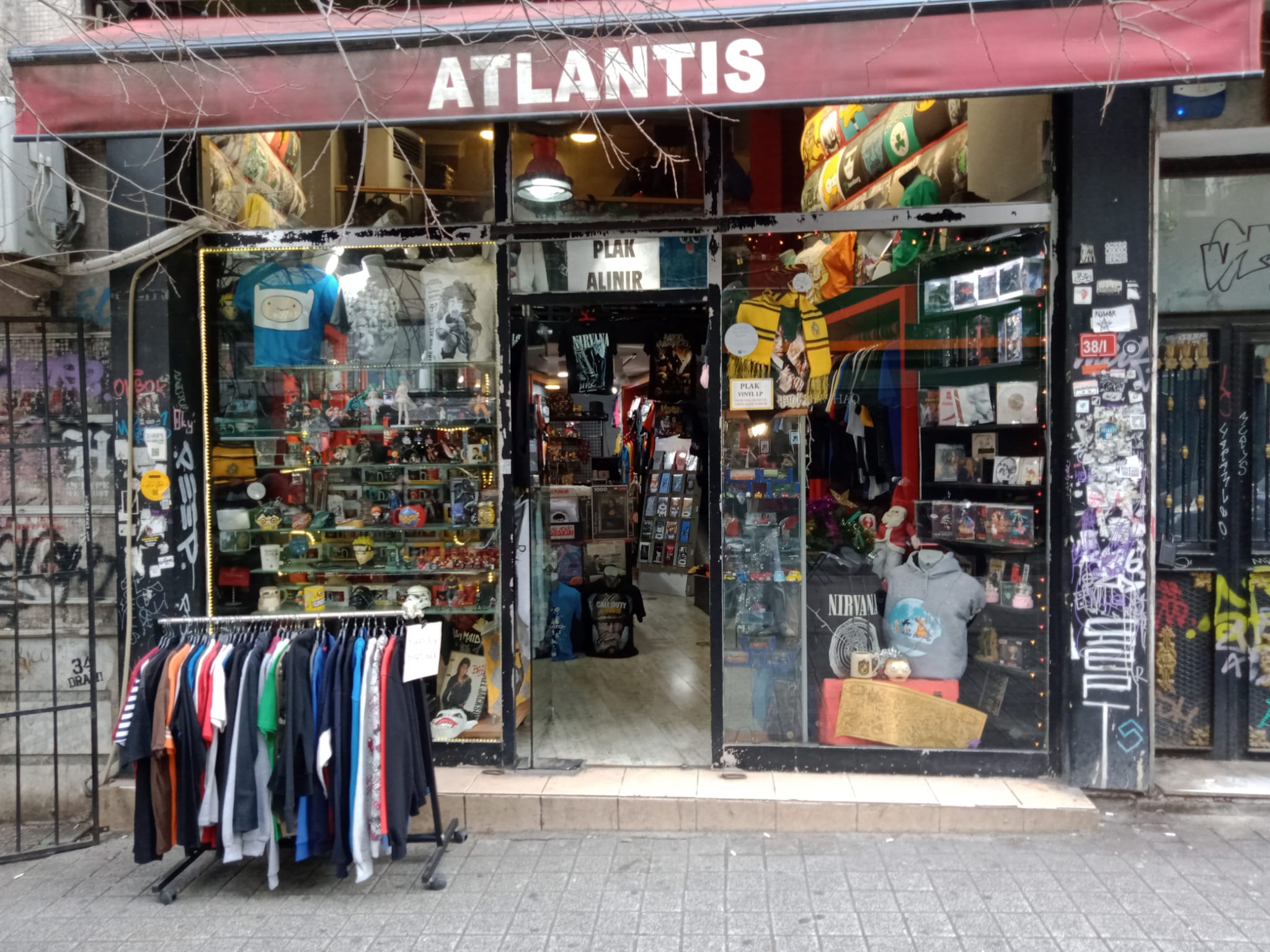 Fotoğraflar: Atlantis Music & Merchandise, diskler, plakalar
