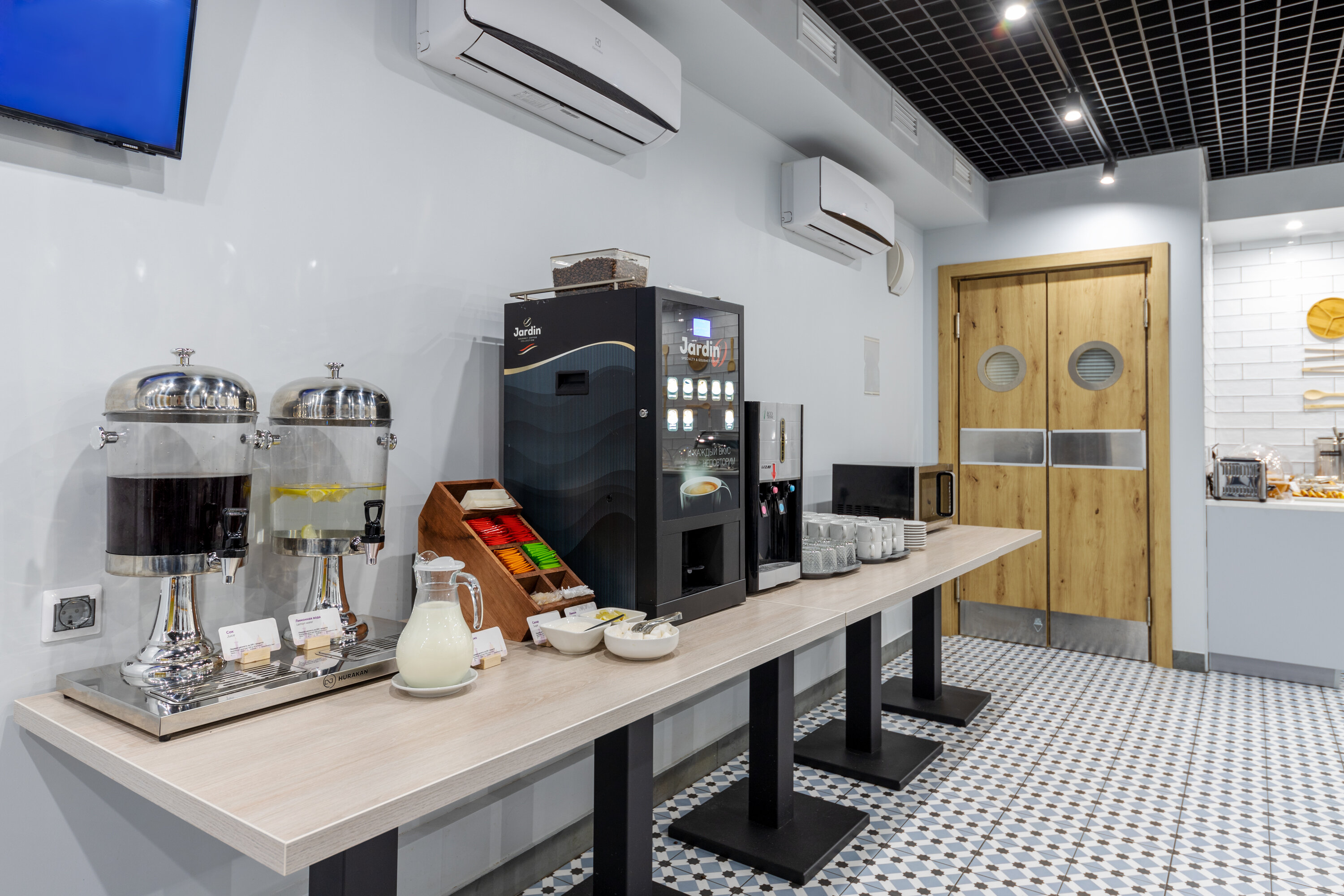 Фото Station Premier S12