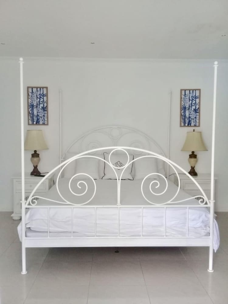 Фото Ocean Front Property - Villa 4 Aruba w pool view