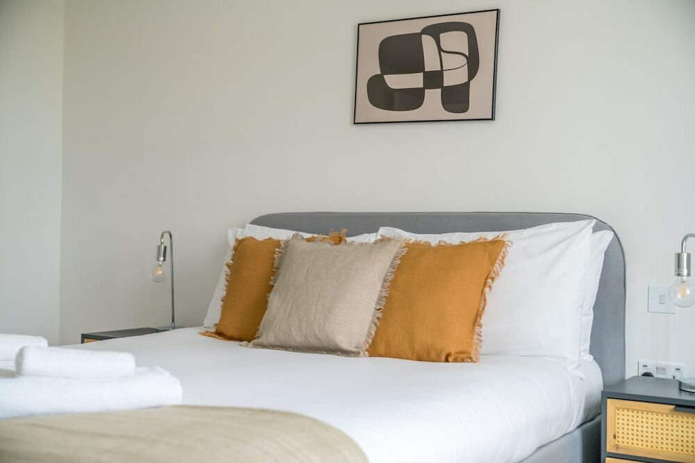 Фото Altido Spectacular 3-Bed Flat Near Holland Park