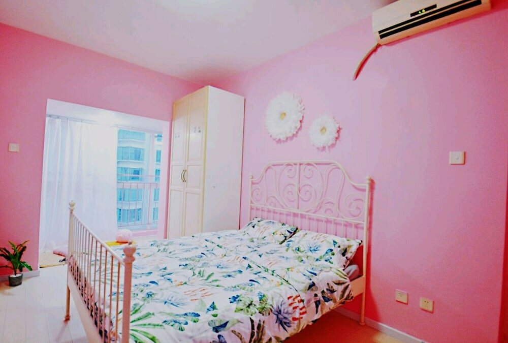 Фото Avatar Fireworks Queen Bed Studio in Center Futian