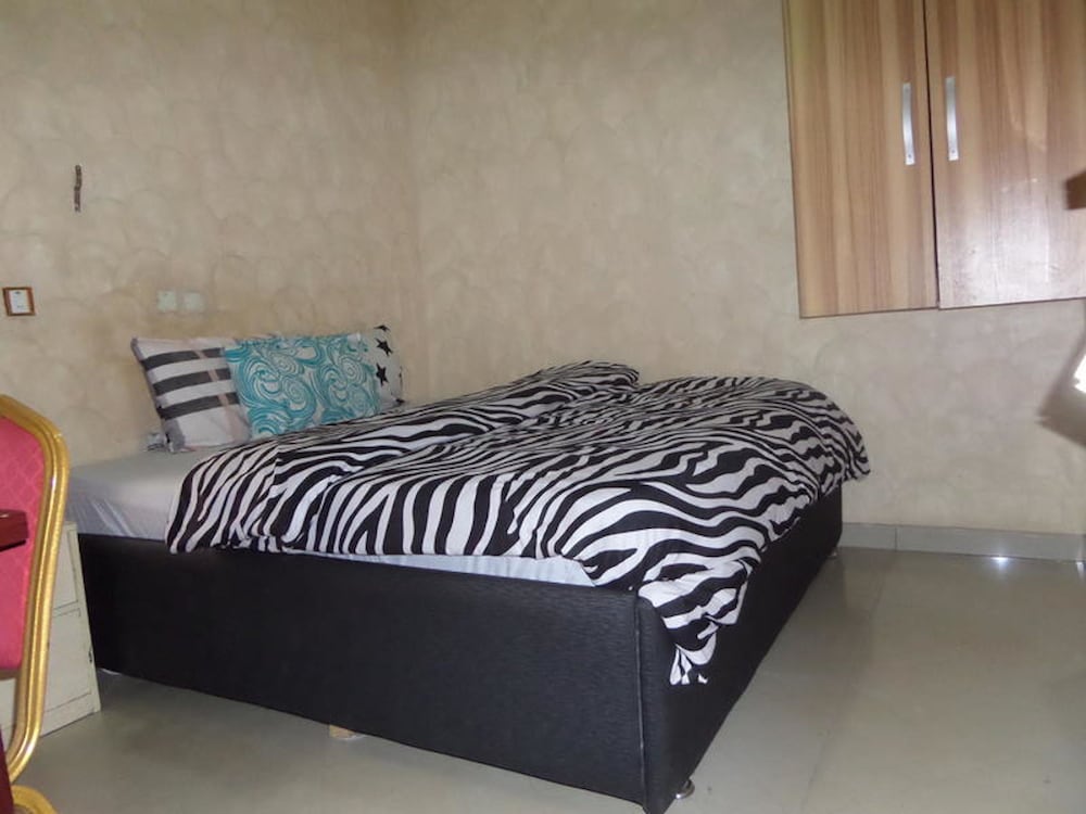 Фото White Court View Hotel