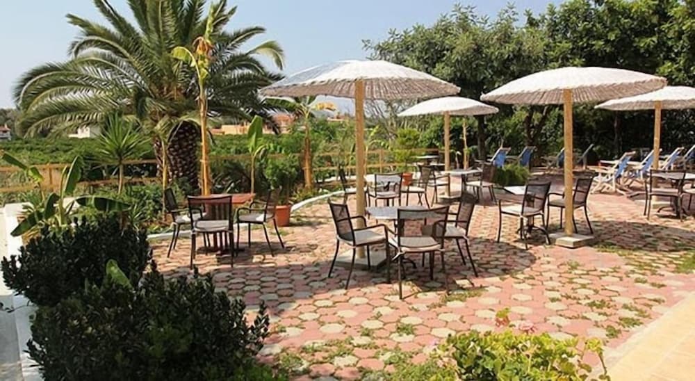 Фото Triton Hotel & Bungalows