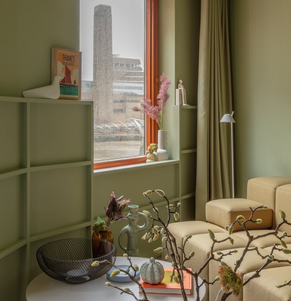 Фото Locke At Broken Wharf