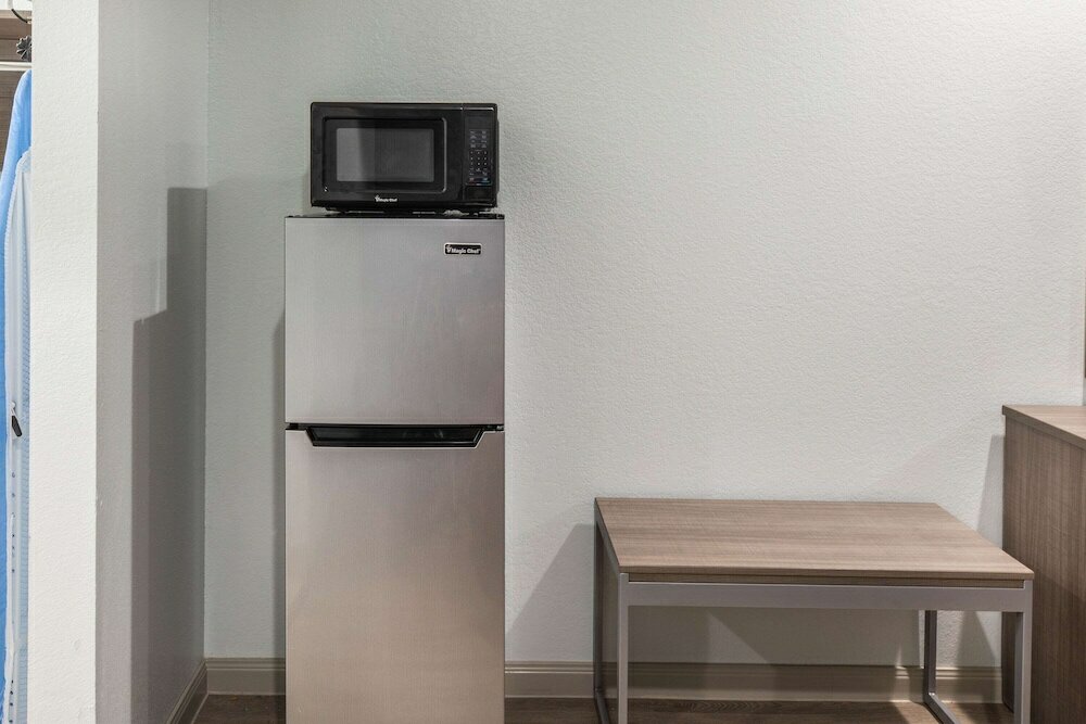 Фото Super 8 by Wyndham Humble/Fallcreek/Houston