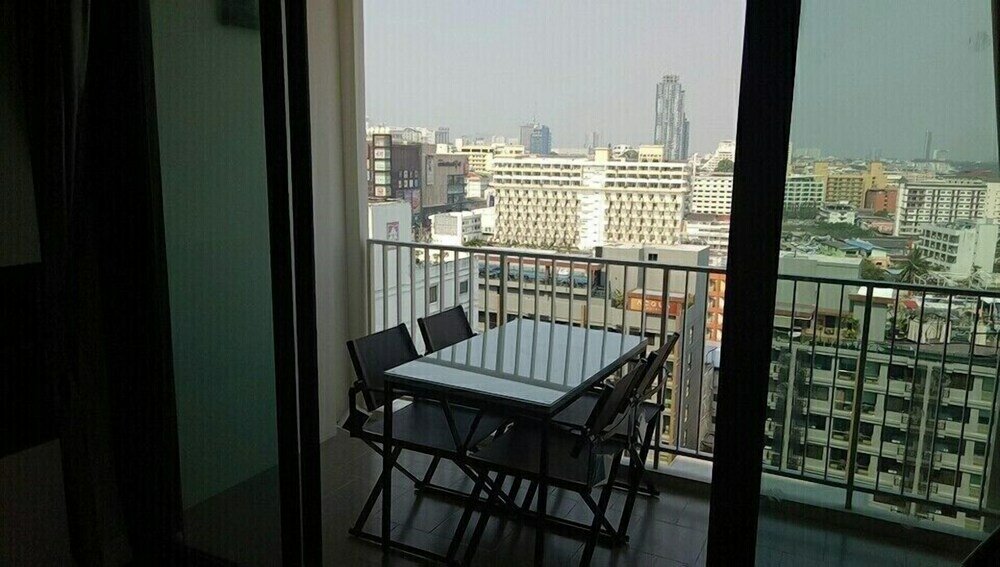 Фото The Base Central Pattaya Sea View