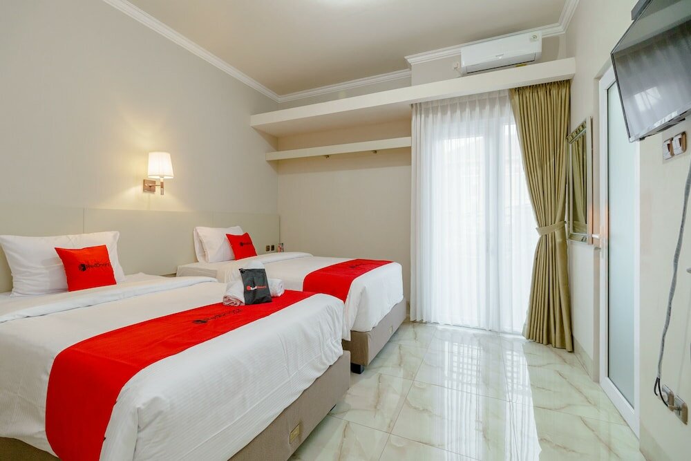 Фото RedDoorz near Taman Makam Pahlawan Cikutra