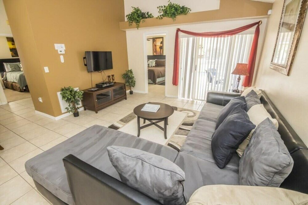 Фото Peter's Creekside Vacation Home