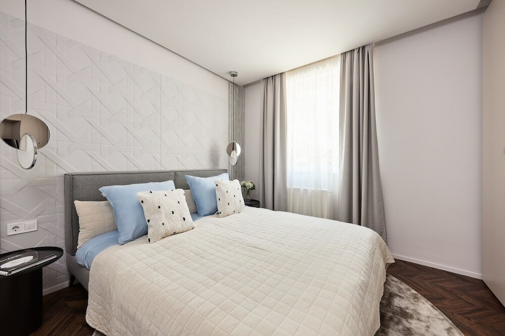 Фото The Amberlyn Suite Hotel